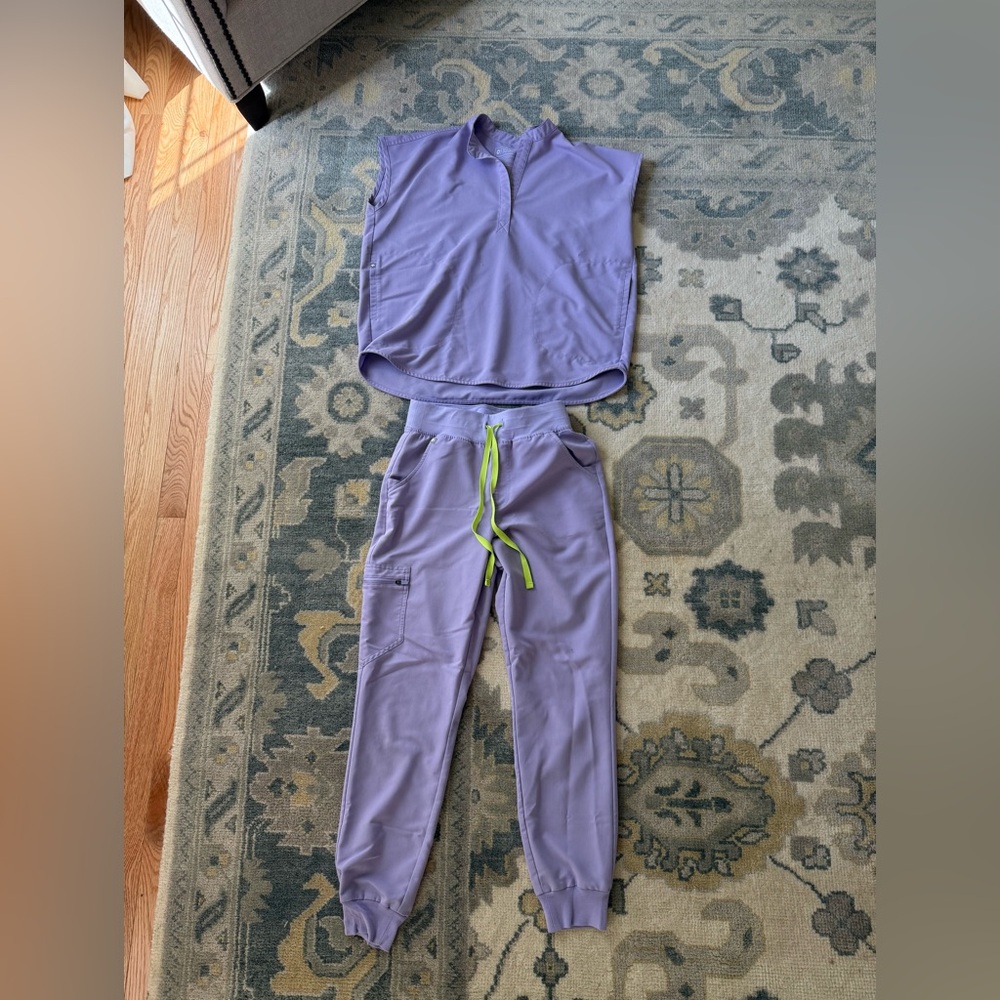 Lavender Figs scrub set - size S